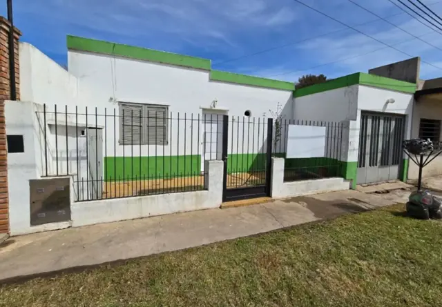 CASA EN VENTA LA PLATA 2 DORMITORIOS
