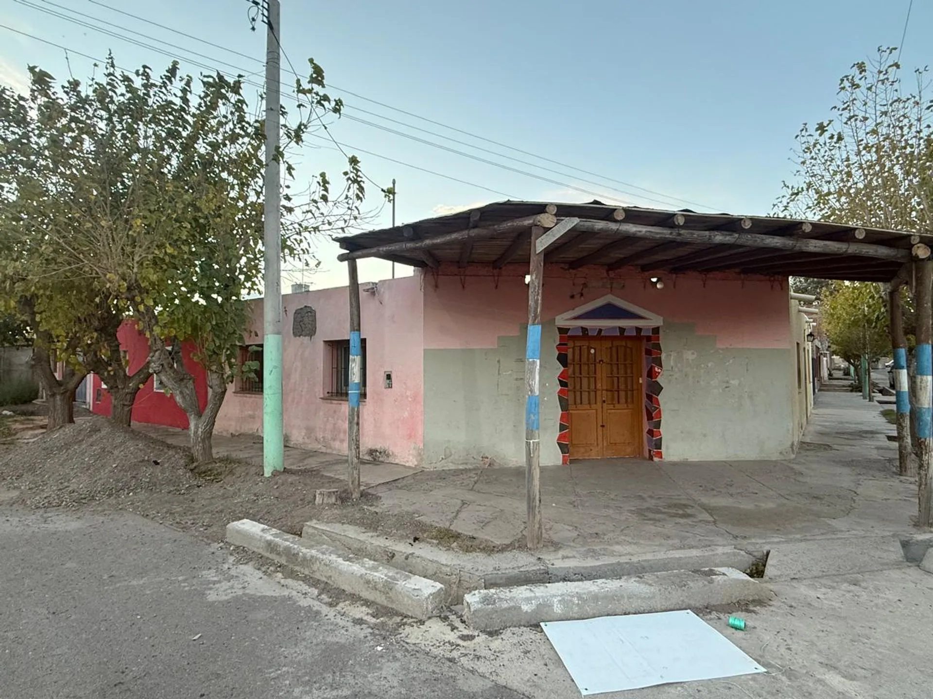 CASA ESQUINA + 2 DPTOS CERCA FACULTAD DE SOCIALES foto 3