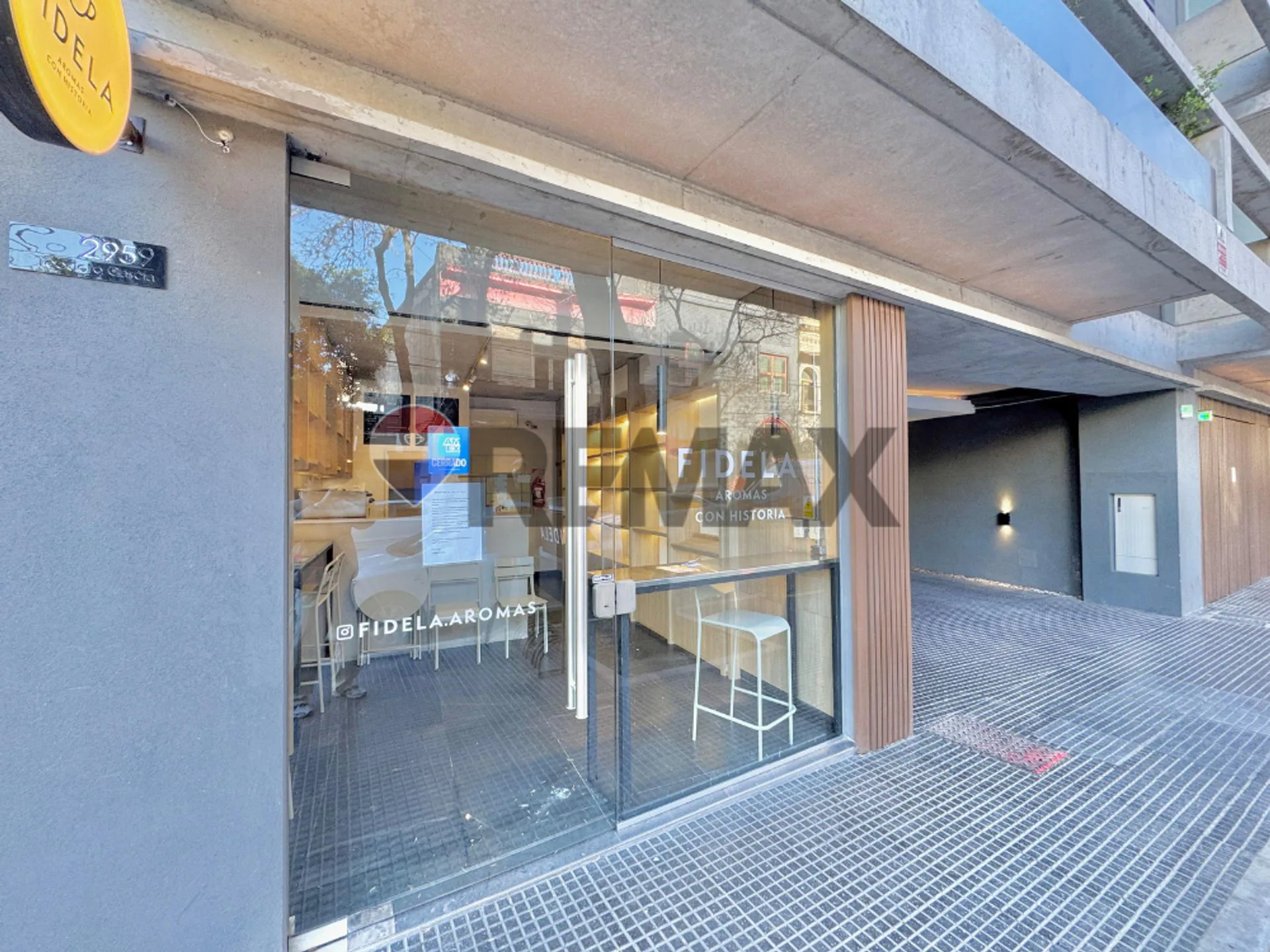 LOCAL 29M2 EN VENTA EN COLEGIALES AMOBLADO foto 5