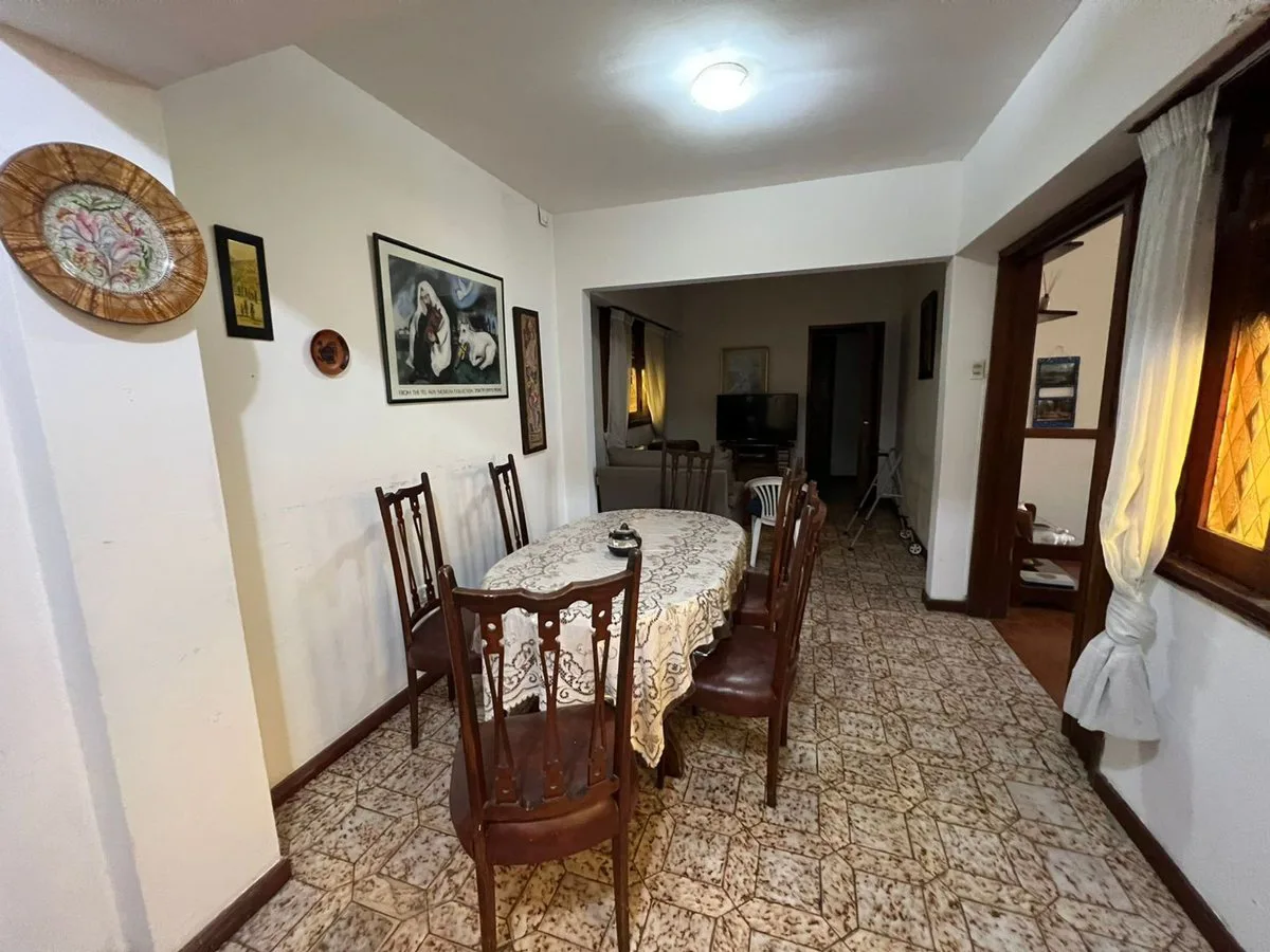Casa 3 dormitorios en venta en La Plata c/cochera foto 3