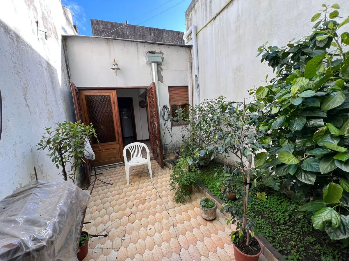 Casa 3 dormitorios en venta en La Plata c/cochera foto 4