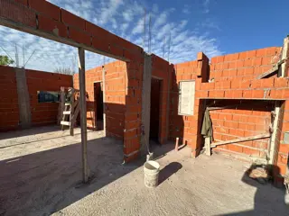 VENTA CASA 5 AMB 2 PLANTAS LOTE CENTRAL PISCINA foto 4