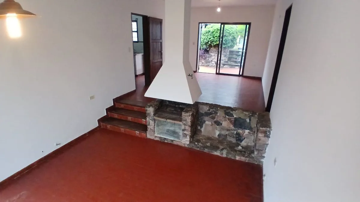 SE VENDE CASA DE 3 DORMITORIOS B PARQUE CHACABUCO foto 2