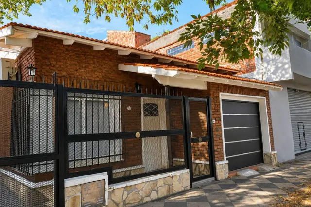 CASA EN VENTA MONTE GRANDE SE PERMUTA O FINANCIA