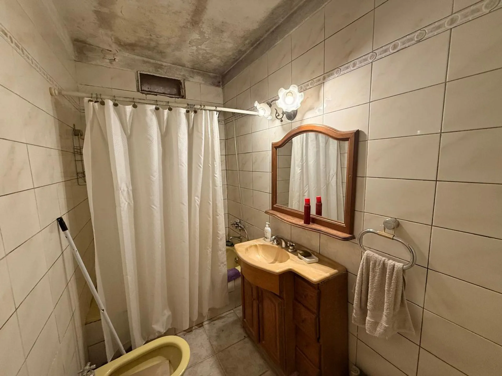 VENTA CASA 6 AMBIENTES A REFACCIONAR- SAAVEDRA foto 4