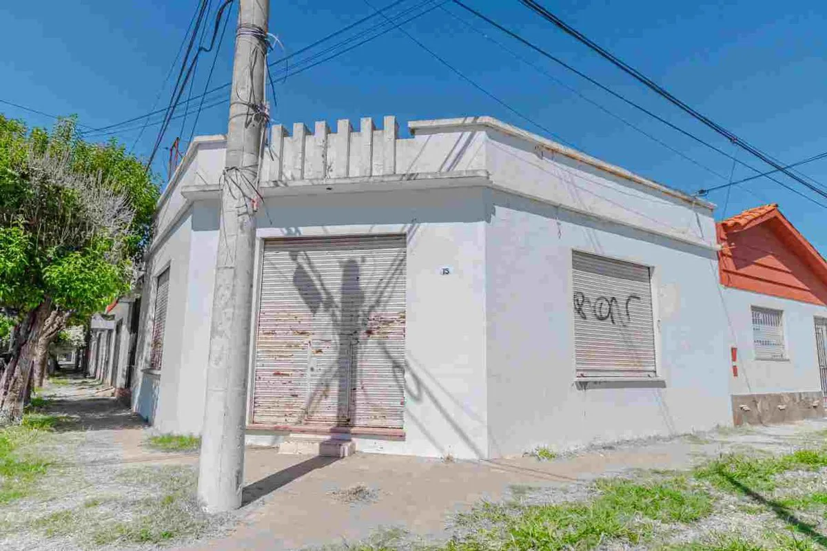CASA, TERRENO + LOCAL EN VENTA en CAPITAN BERMUDEZ foto 3