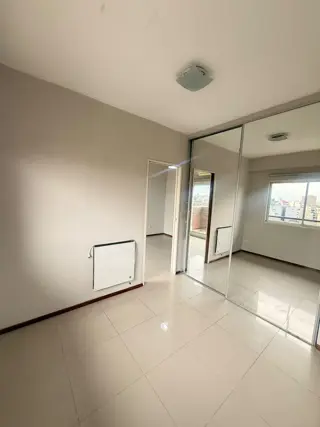 VENDE 2 AMBIENTES CON BALCON AL FRENTE EN PISO 10 - PATERNAL foto 1