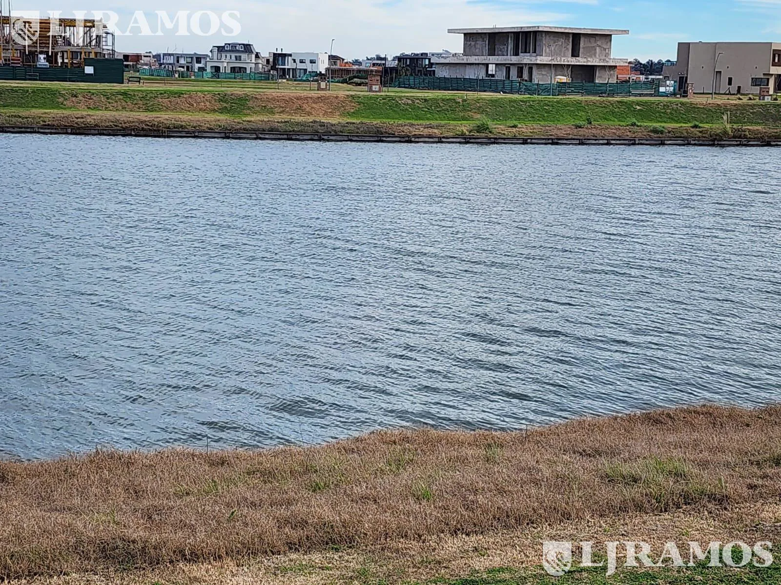 LOTE A LAGUNA 894m. BARRIO COSTAS. foto 2