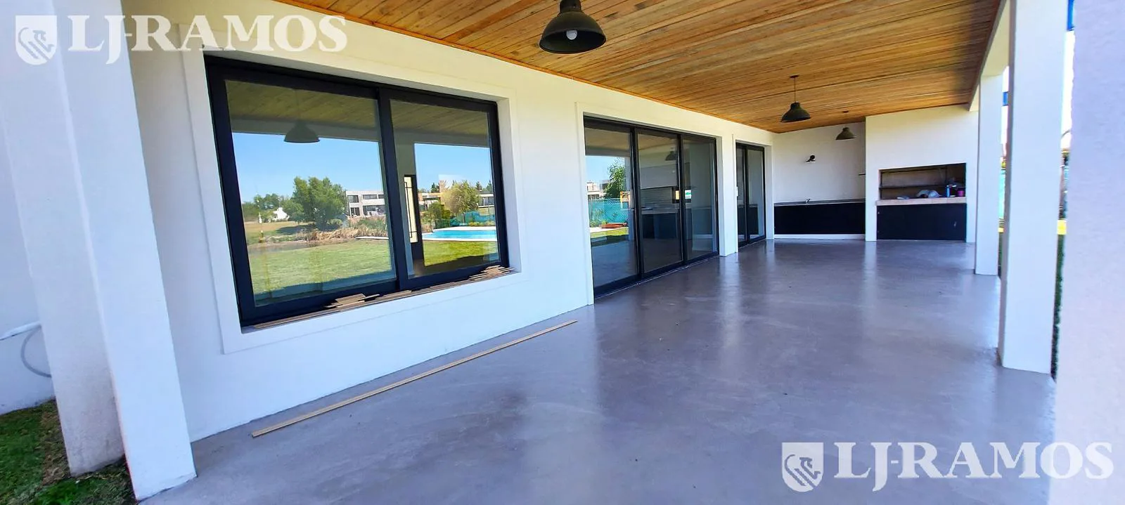 3 Dormitorios, Escritorio, Playroom y Area Servicio. Amoblada. foto 4