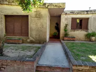Se vende casa de 3 dormitorios en Bº Las Palmas a 2 cudras de la Av Duarte Quiroz - A Restaurar foto 1