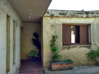 Se vende casa de 3 dormitorios en Bº Las Palmas a 2 cudras de la Av Duarte Quiroz - A Restaurar foto 2