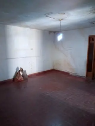 Se vende casa de 3 dormitorios en Bº Las Palmas a 2 cudras de la Av Duarte Quiroz - A Restaurar foto 3