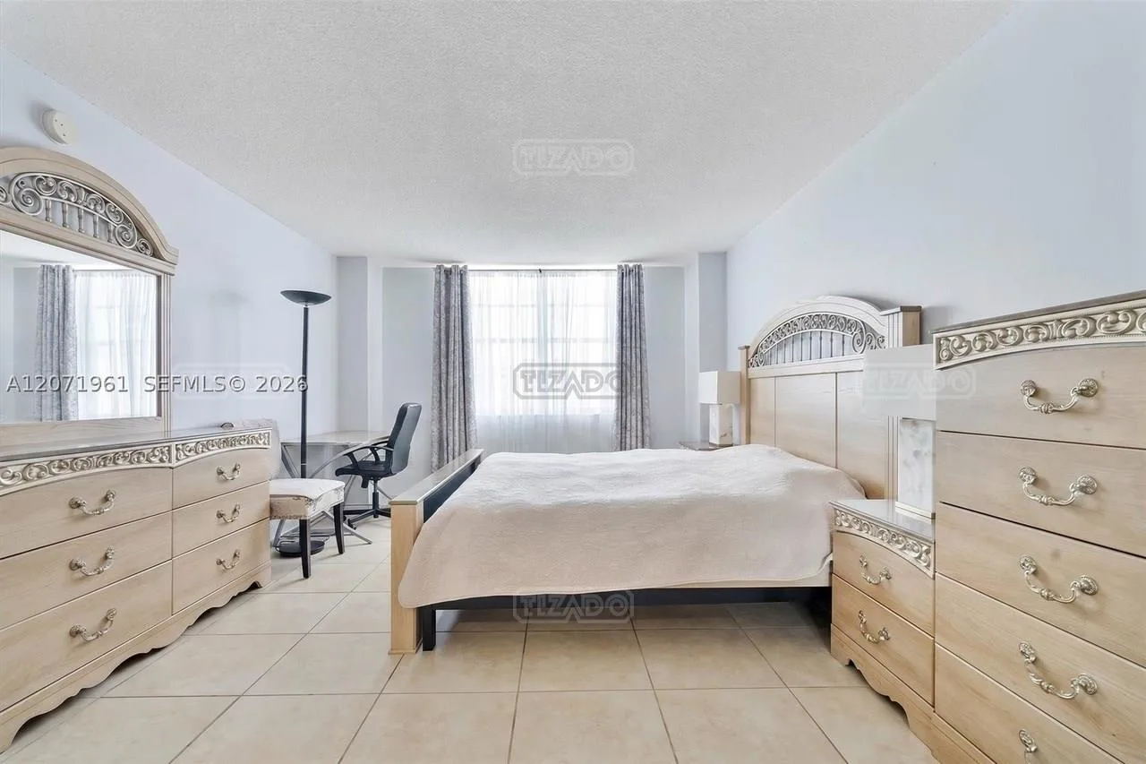 250 174th St #2211 200 foto 3