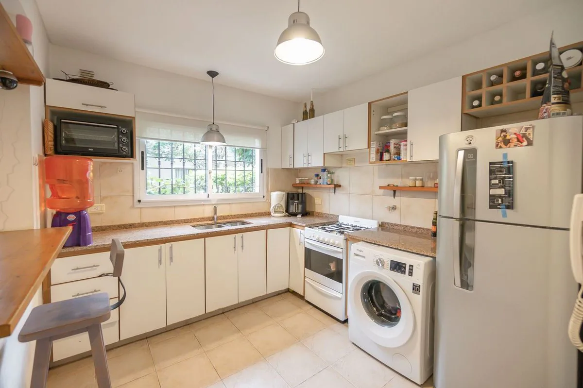 TRIPLEX EN VENTA EN ADROGUE CON COCHERA foto 4