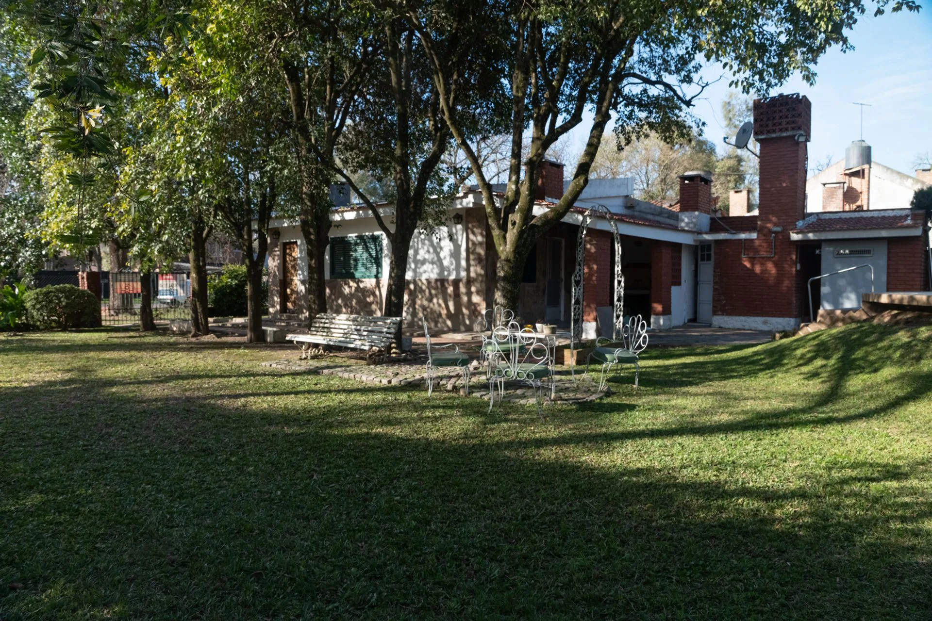 VENTA CASA 2 DORMITORIOS FUNES CON PILETA foto 2
