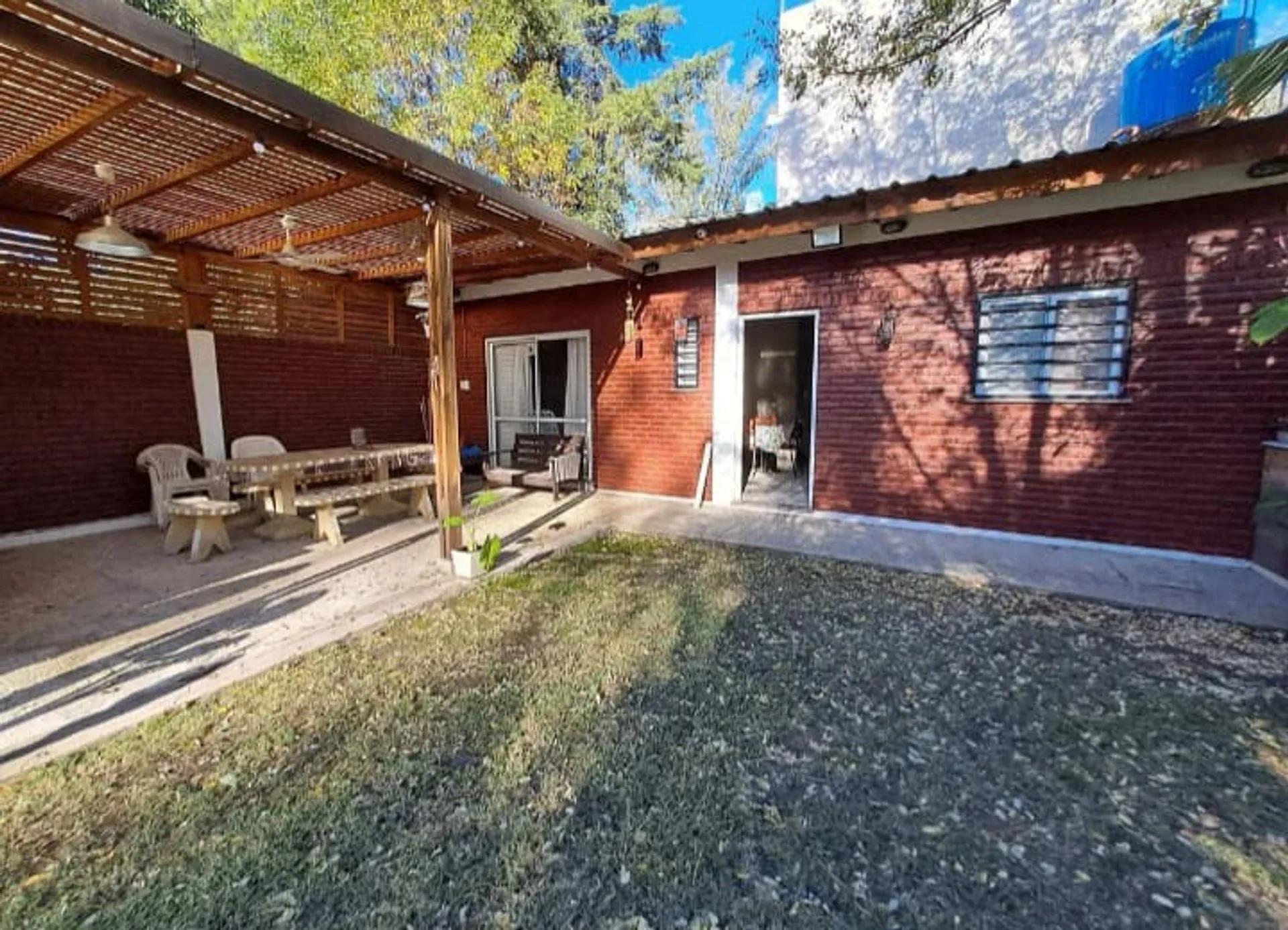 VENTA CASA JOSE C PAZ CON PILETA foto 3
