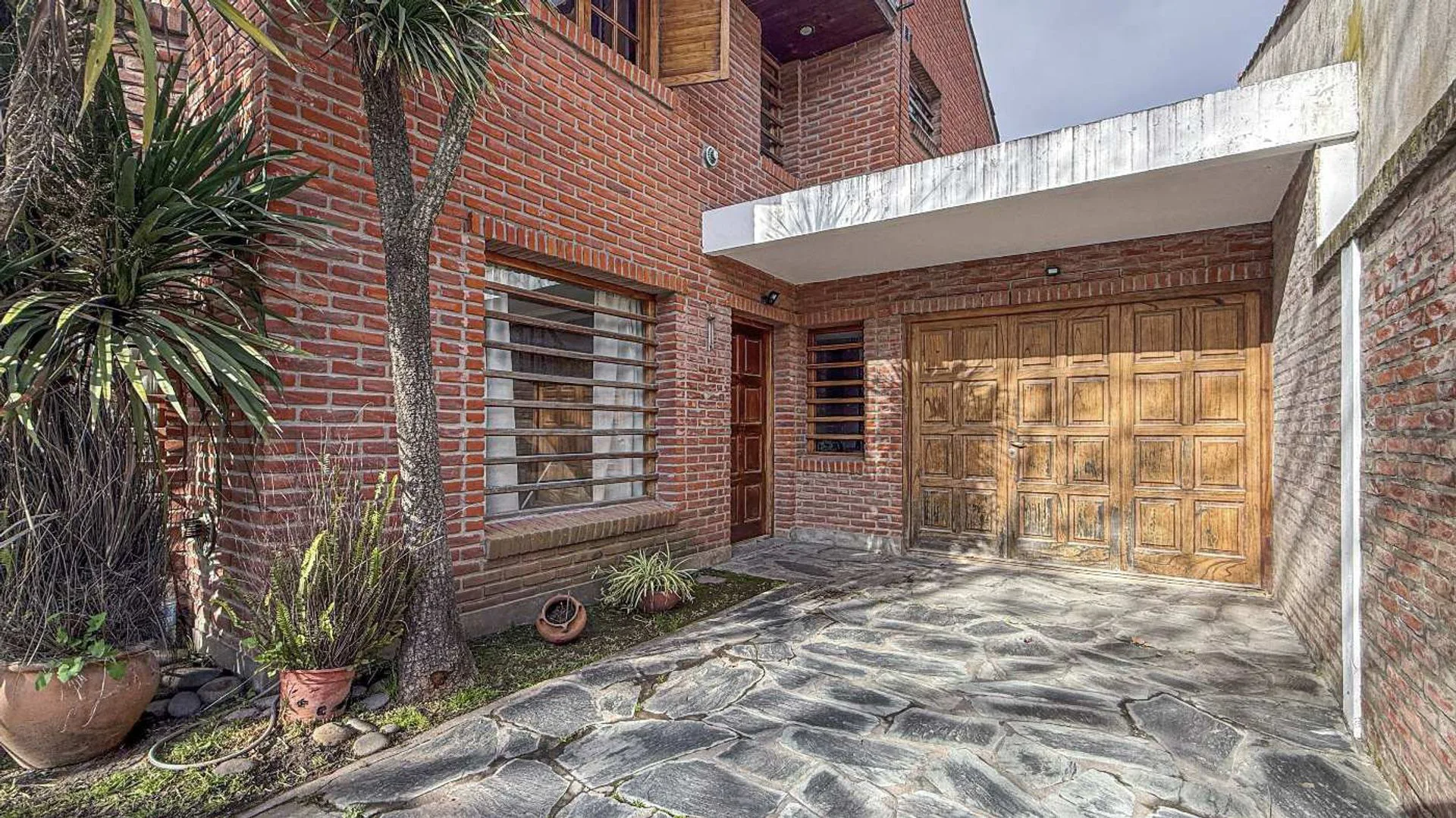 VENTA DUPLEX 3 AMB GARAGE Y PATIO BARRIO PINARES foto 2