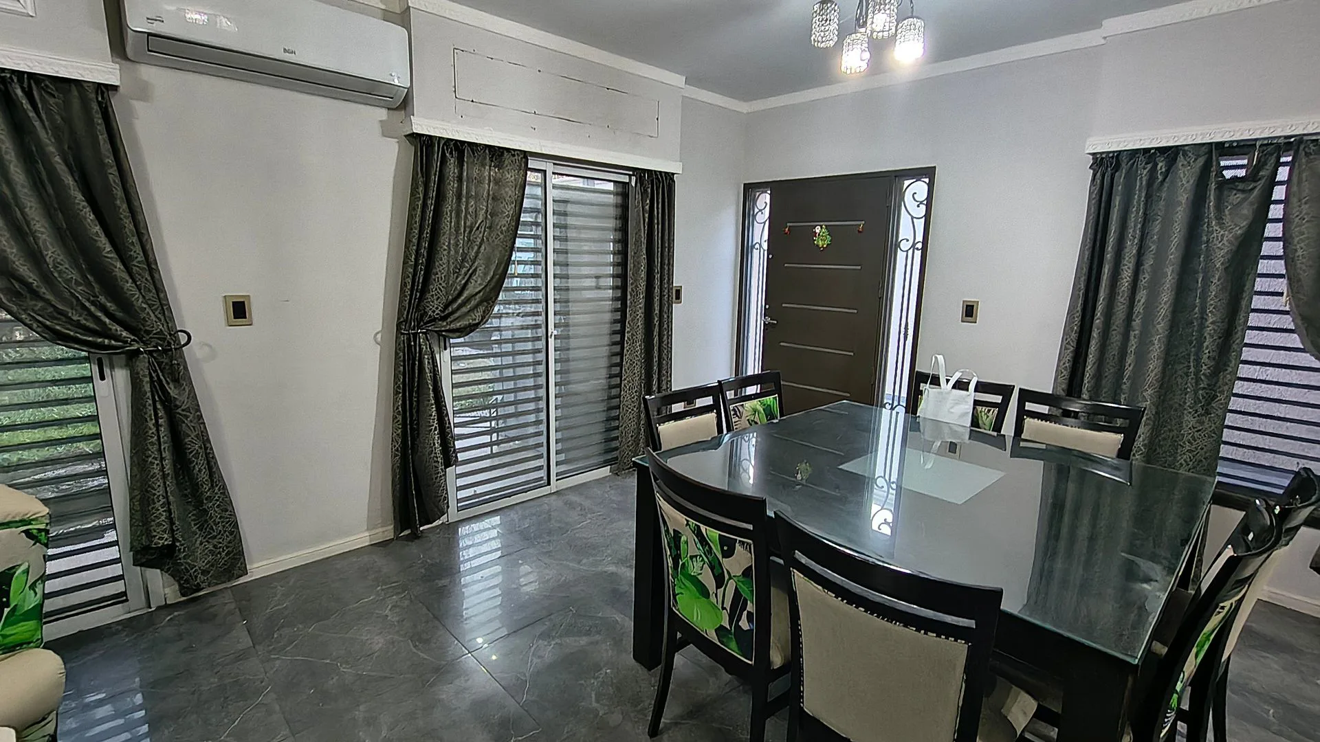 CASA DE CATEGORIA, CON DEPARTAMENTO. B° DEL CARMEN foto 3