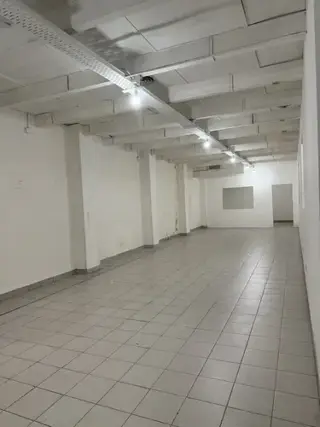 Local Comercial En Alquiler 430 M2 Cub, Sobre Avenida Crovara, La Tablada. foto 4