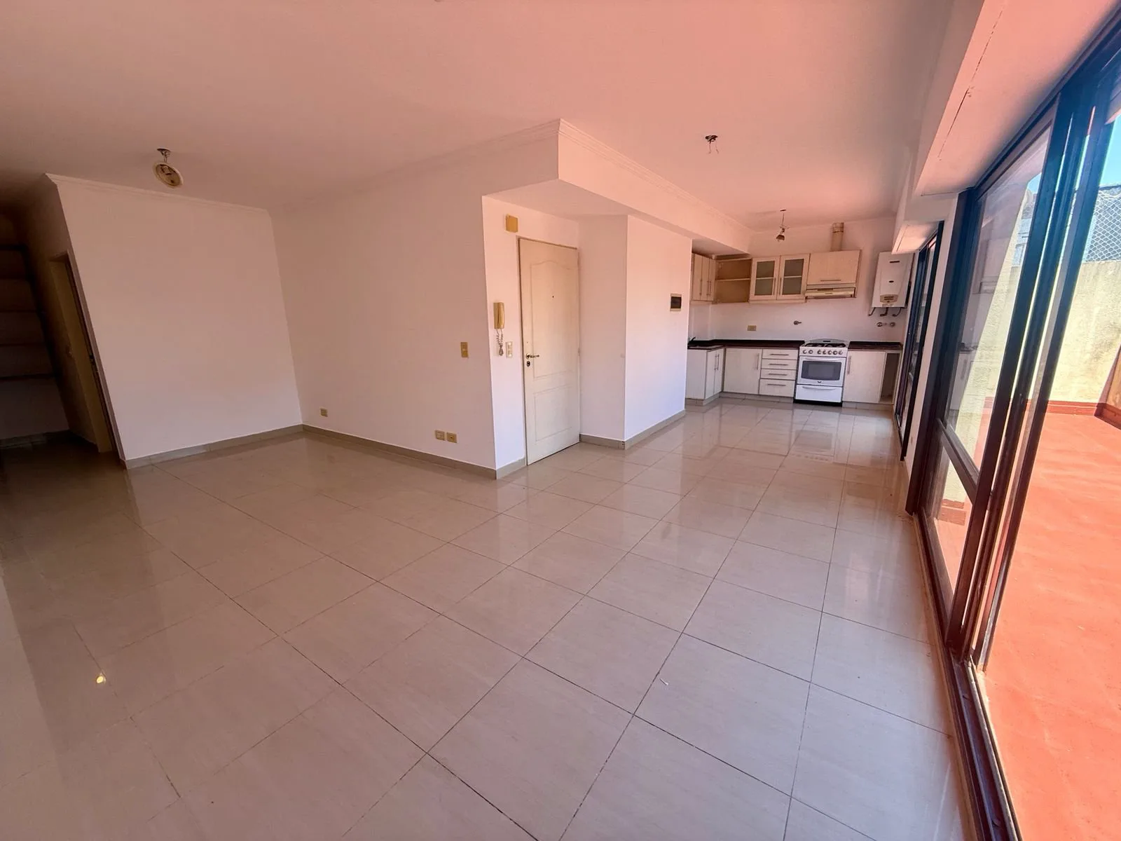 Monoambiente Divisible de 78M2 totales con balcon + terraza propia foto 2