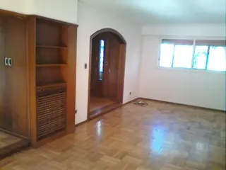 SE VENDE CASA EN BELGRANO (NO PAGA EXPENSAS) foto 2