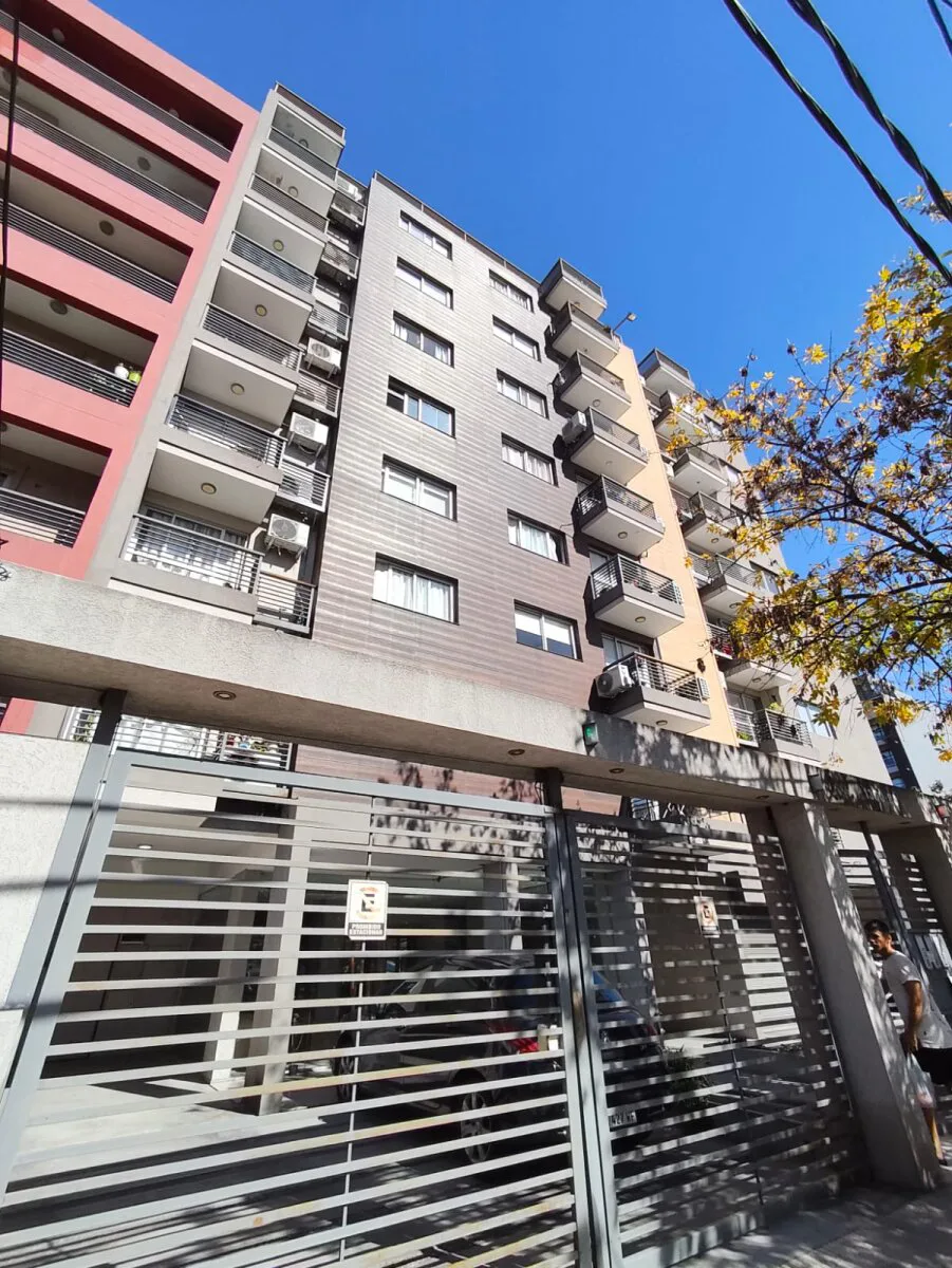 Venta de departamento en Moron foto 3