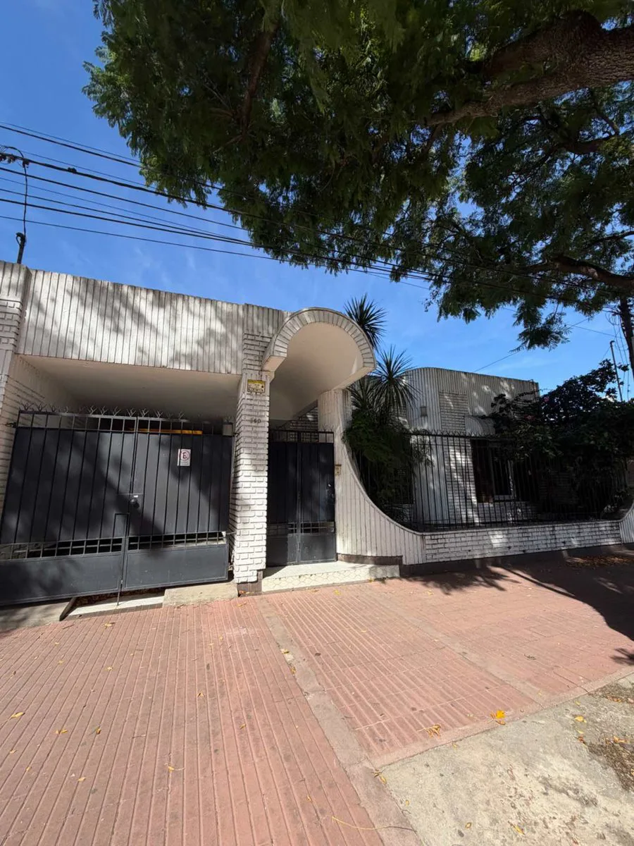 CASA EN VENTA 3 DORMITORIOS CON PILETA Y QUINCHO foto 3