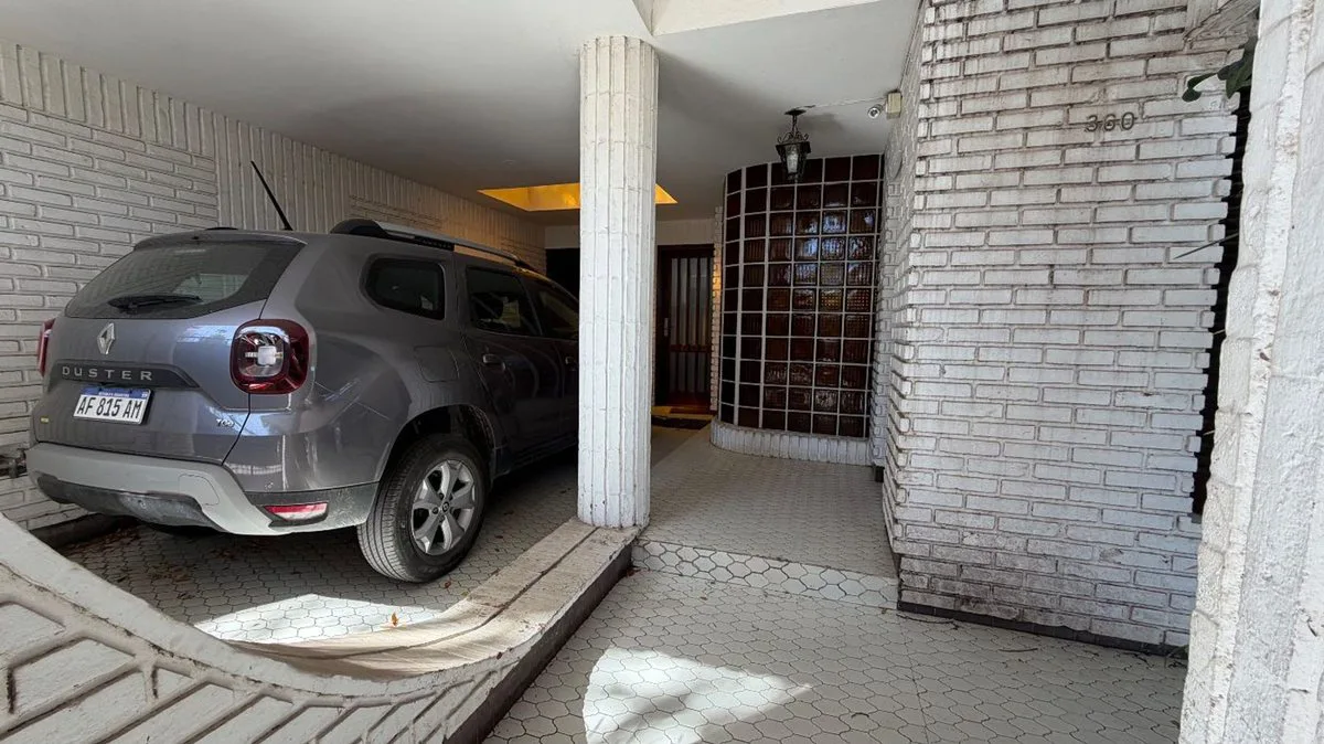 CASA EN VENTA 3 DORMITORIOS CON PILETA Y QUINCHO foto 5