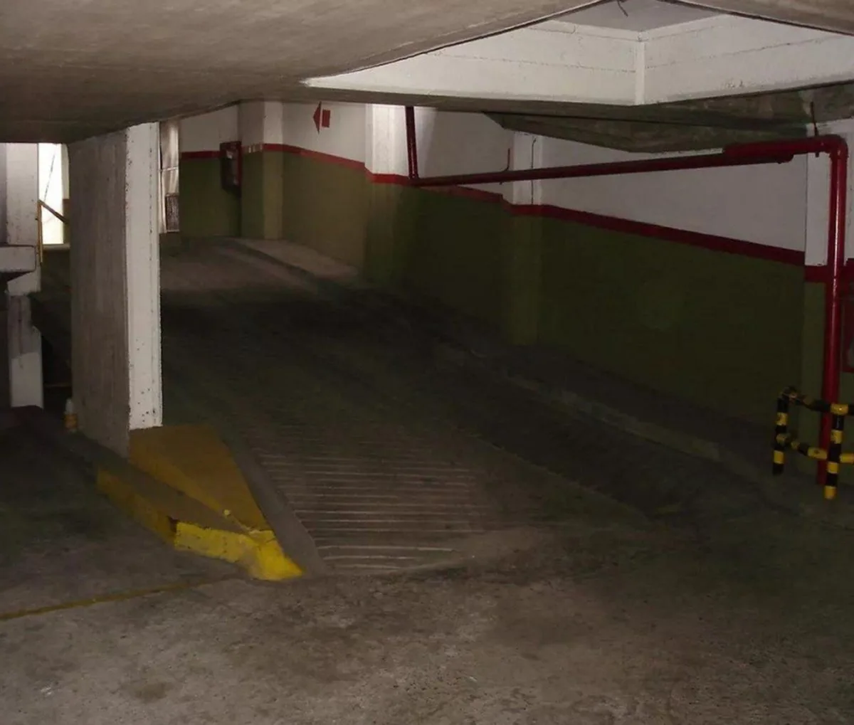 Venta Cochera Fija por rampa en 1er piso foto 2