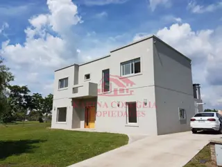CASA 4 AMBIENTES EN VENTA .B SANTA GUADALUPE I.PILAR DEL ESTE foto 1