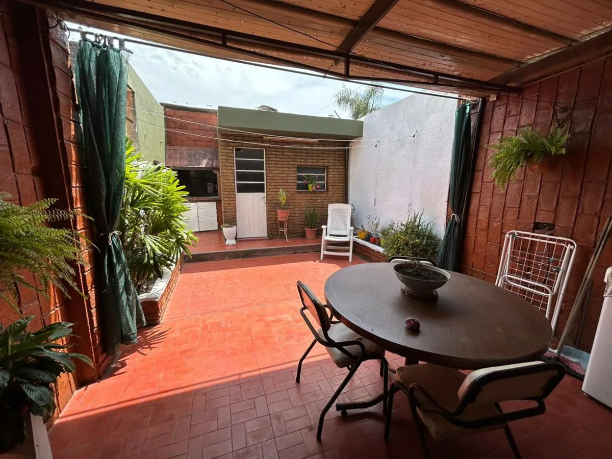 VENTA CASA 3 DORMI, PATIO Y COCHERA ,ZONA NORTE foto 5
