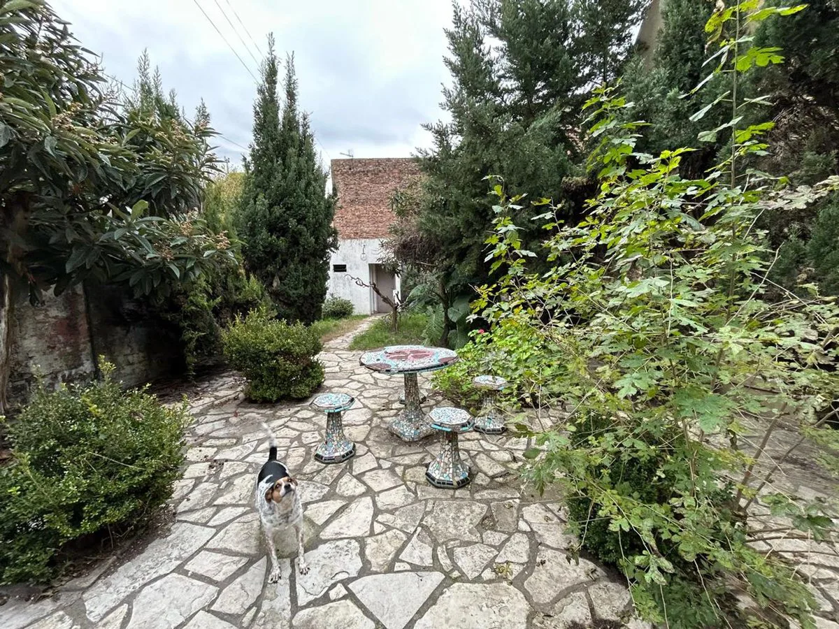 CASA DE 262 M2 EN VENTA EN LANUS A REFACCIONAR foto 3