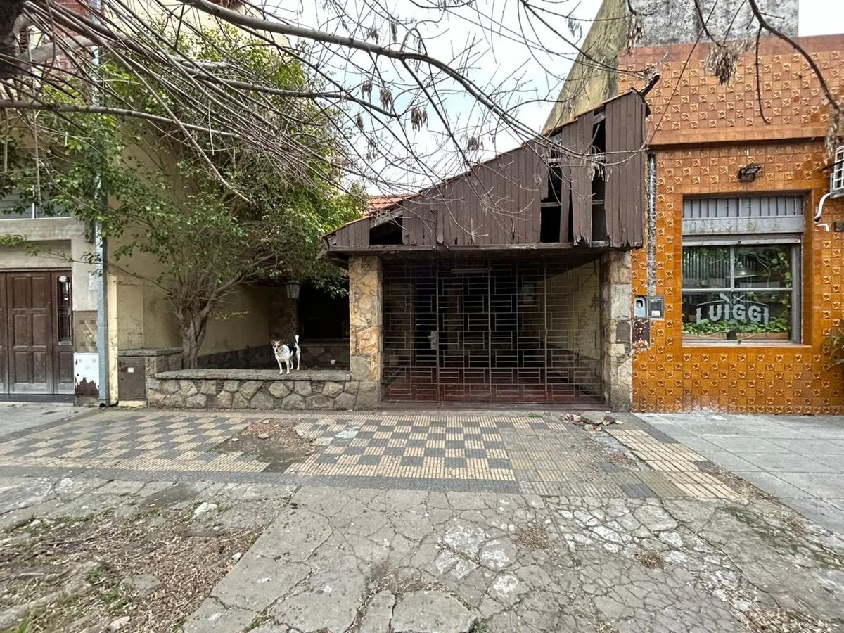CASA DE 262 M2 EN VENTA EN LANUS A REFACCIONAR foto 5