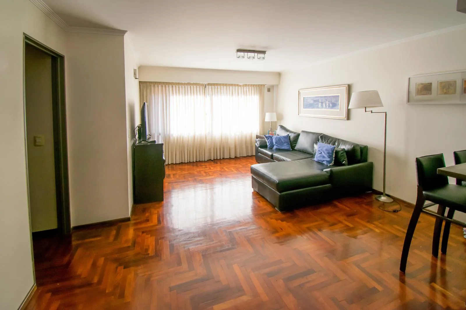 Departamento en Nueva Cordoba dos dormitorios con cochera escritura y posesion inmediata foto 2