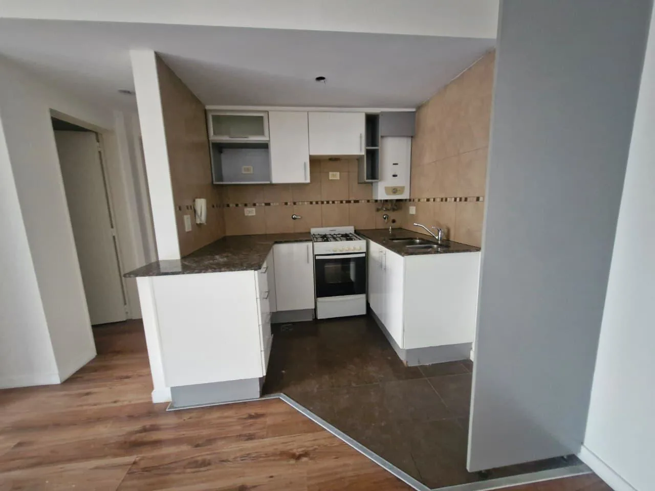 Alem 1900 - Departamento de un dormitorio en alquiler en Rosario. foto 4