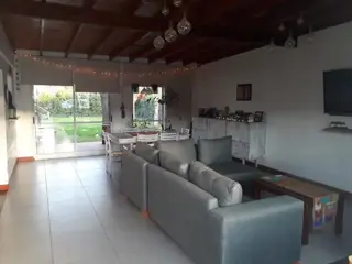 Hermosa Casa de 180 m2 en Dos Lotes foto 1