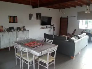 Hermosa Casa de 180 m2 en Dos Lotes foto 2