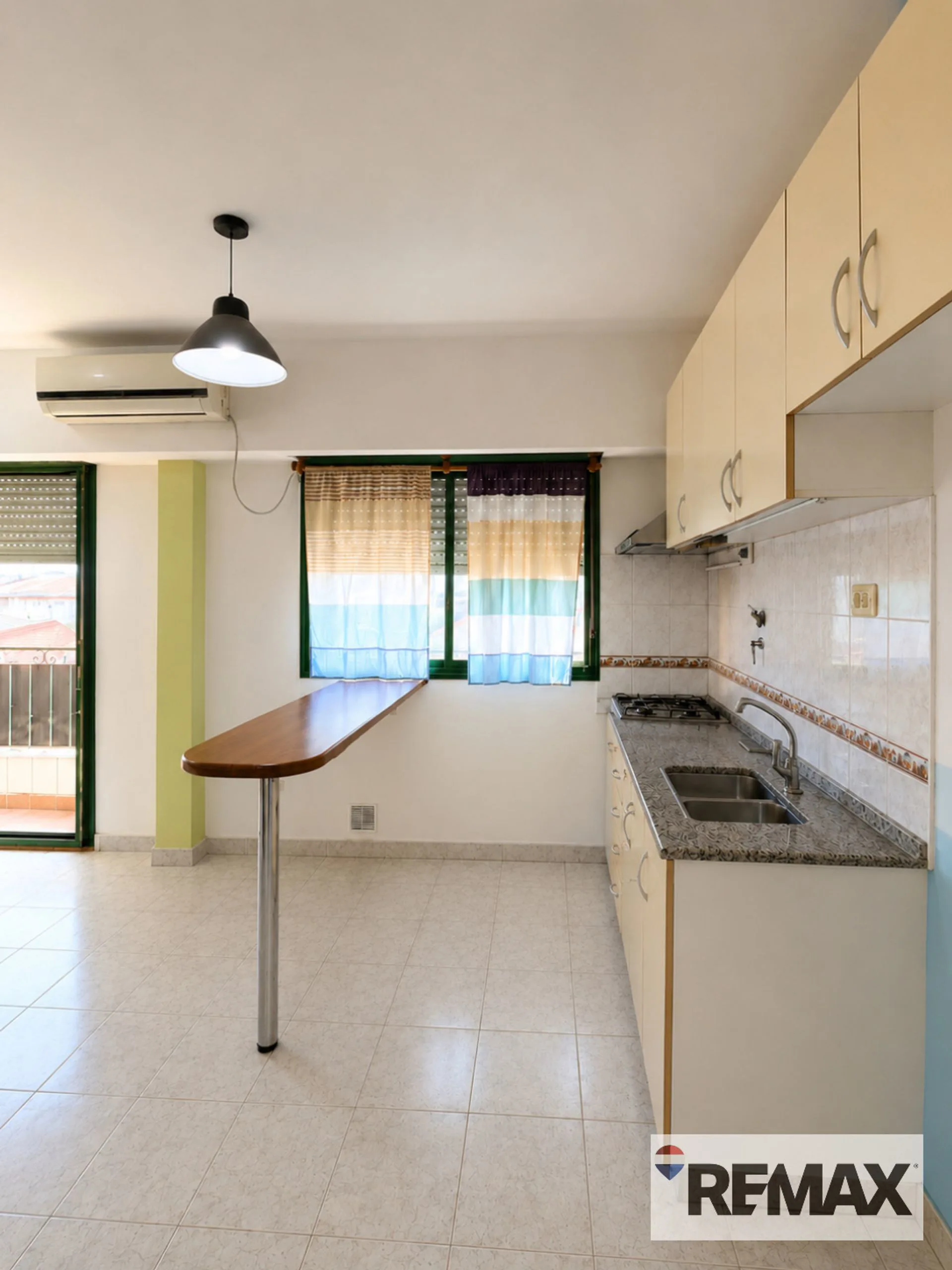 VENTA MONOAMBIENTE CON ENTREPISO EN CIUDAD MADERO foto 2