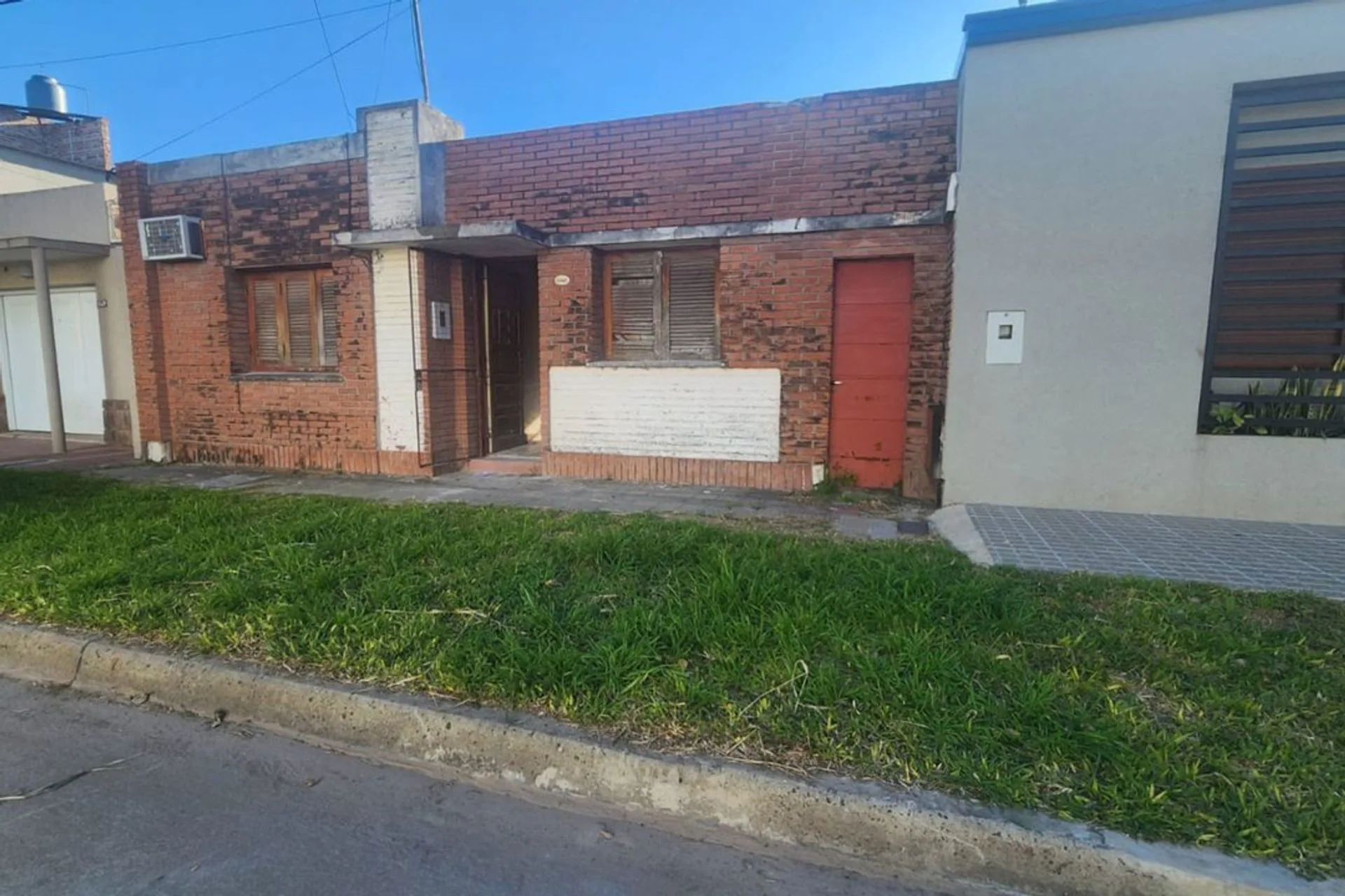 Casa a demoler en zona estratégica foto 2