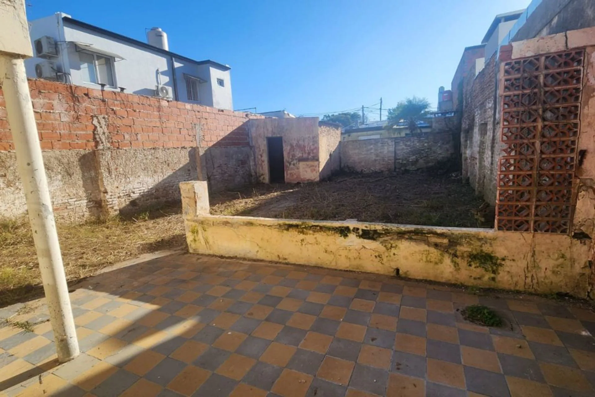 Casa a demoler en zona estratégica foto 3