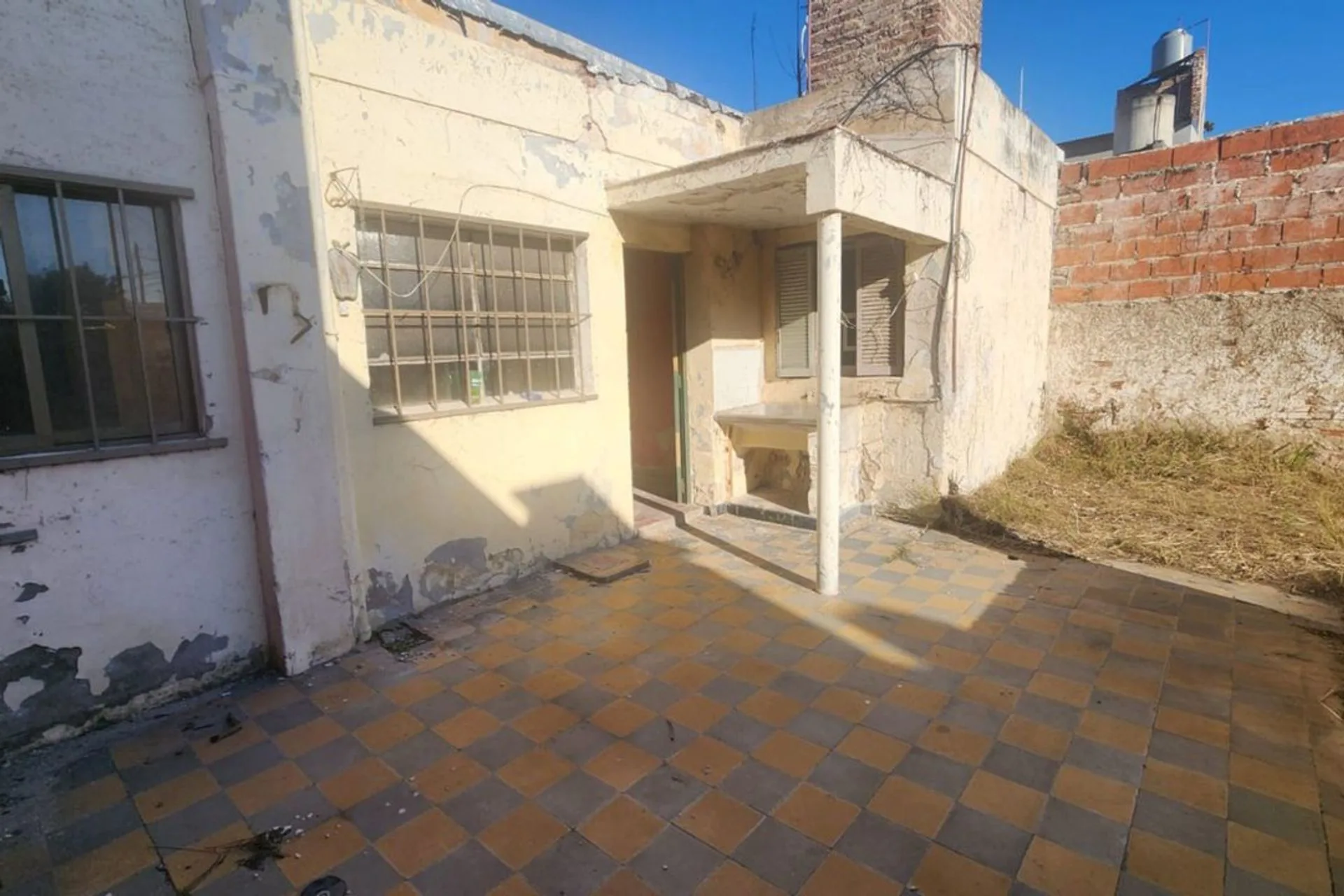 Casa a demoler en zona estratégica foto 4