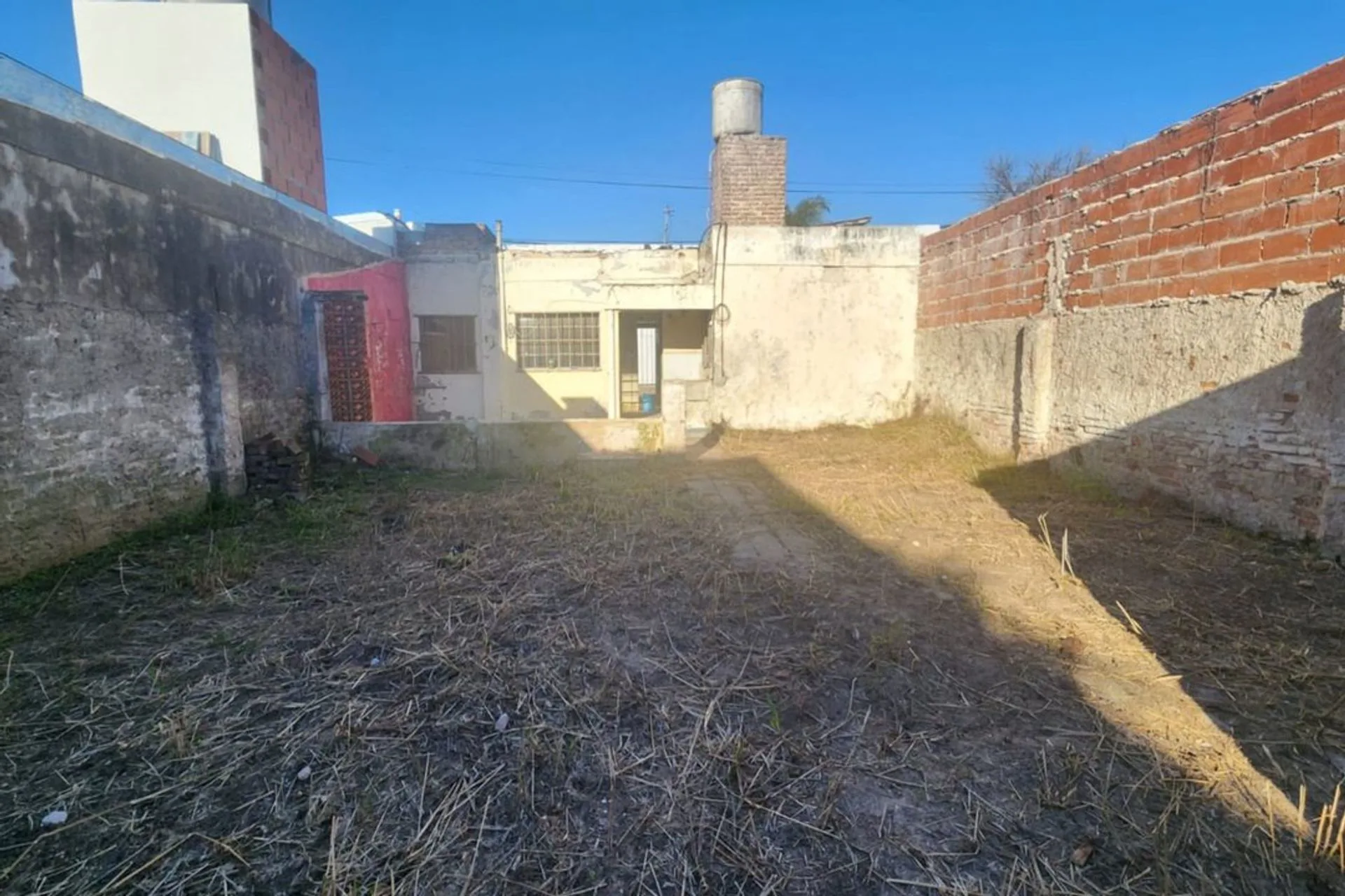 Casa a demoler en zona estratégica foto 5