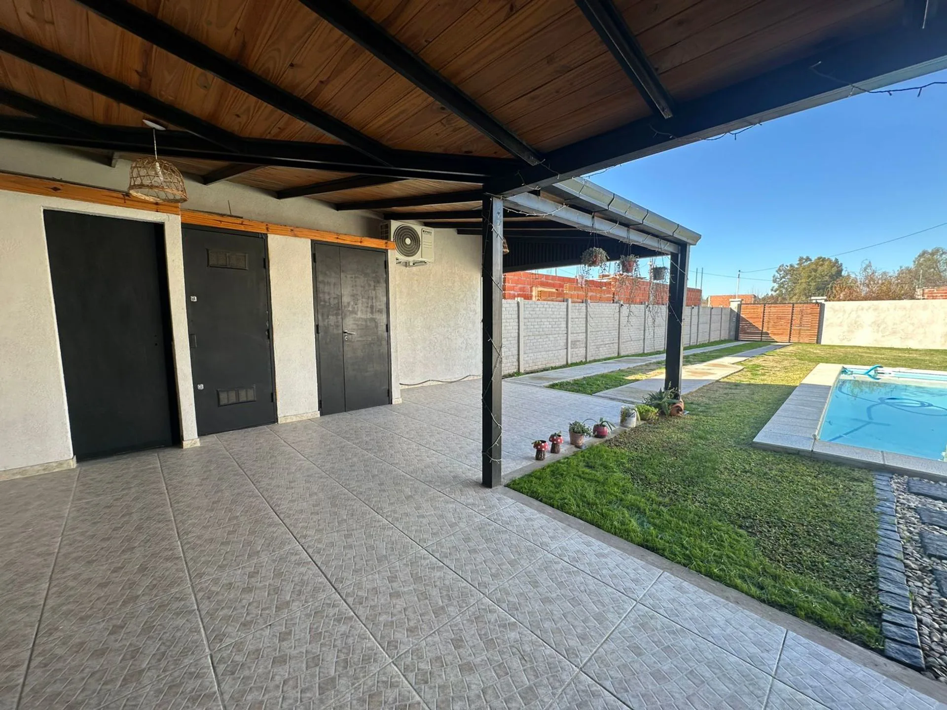 VENTA CASA CON PILETA EN SAN VICENTE foto 3