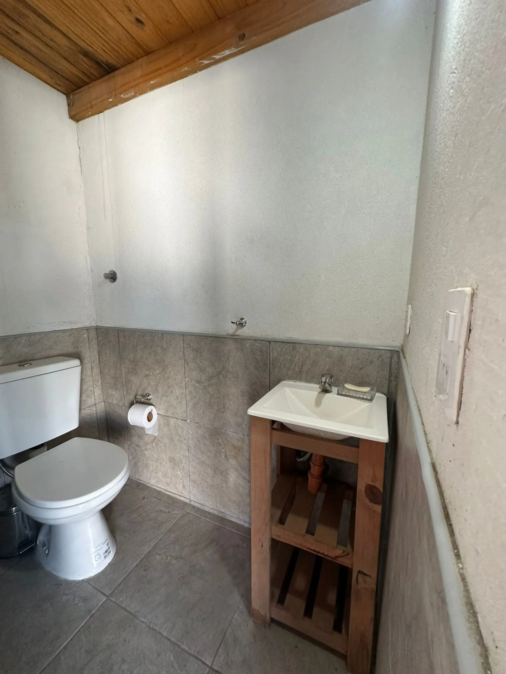 VENTA CASA CON PILETA EN SAN VICENTE foto 4