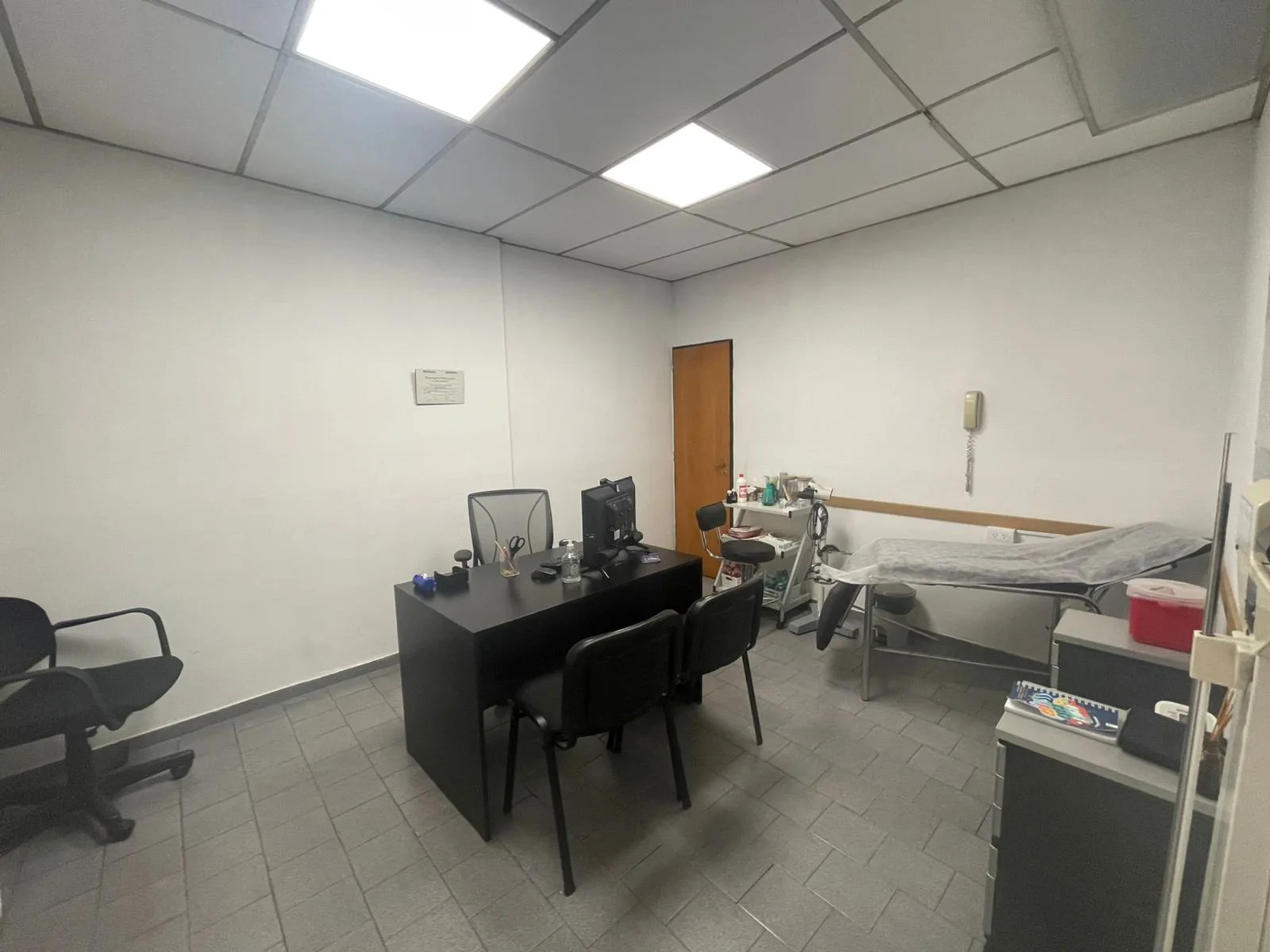 Local uso comercial o Profesional actual clinica en Venta Centro de Ramos Mejía foto 4