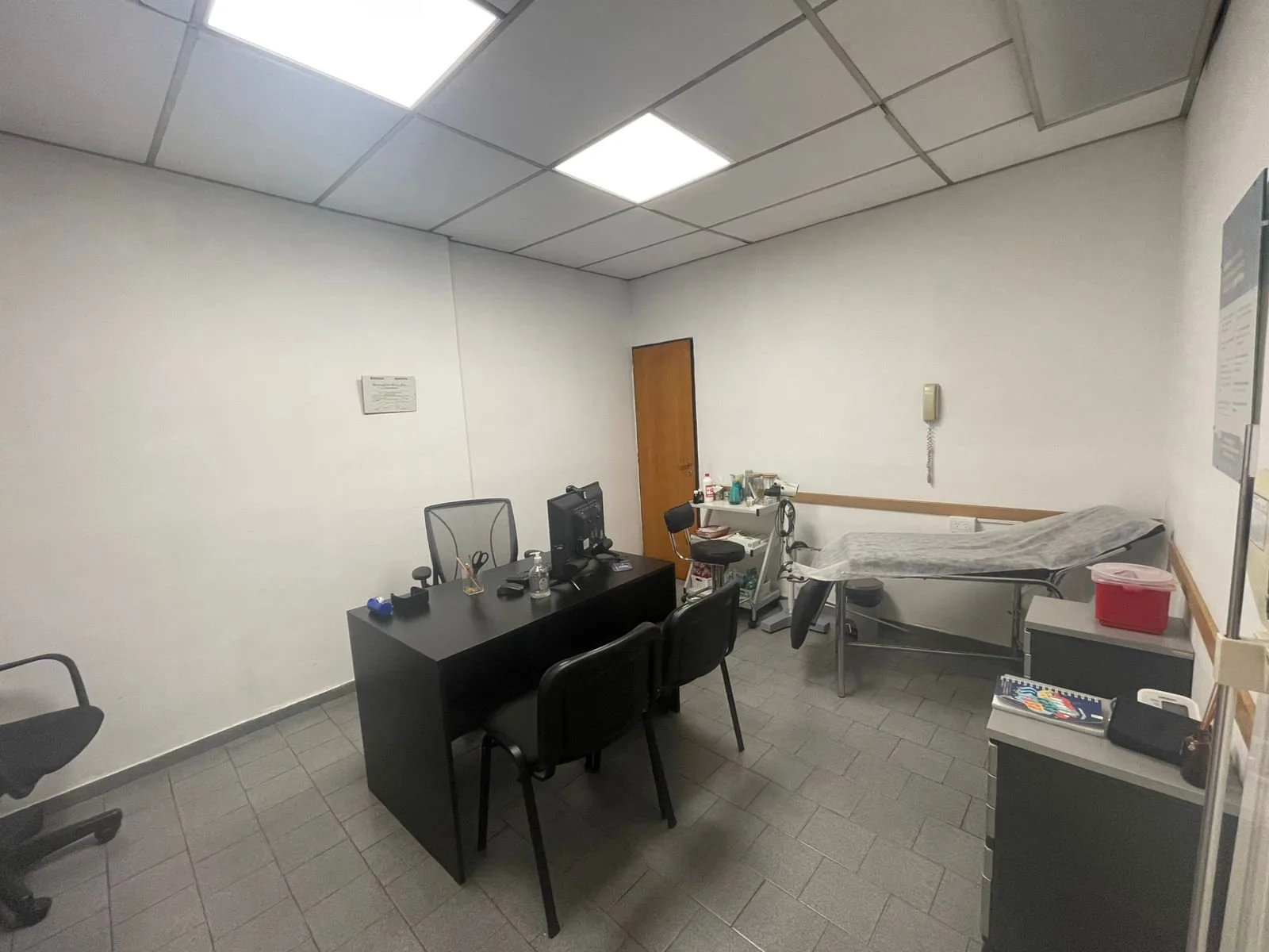 Local uso comercial o Profesional actual clinica en Venta Centro de Ramos Mejía foto 5