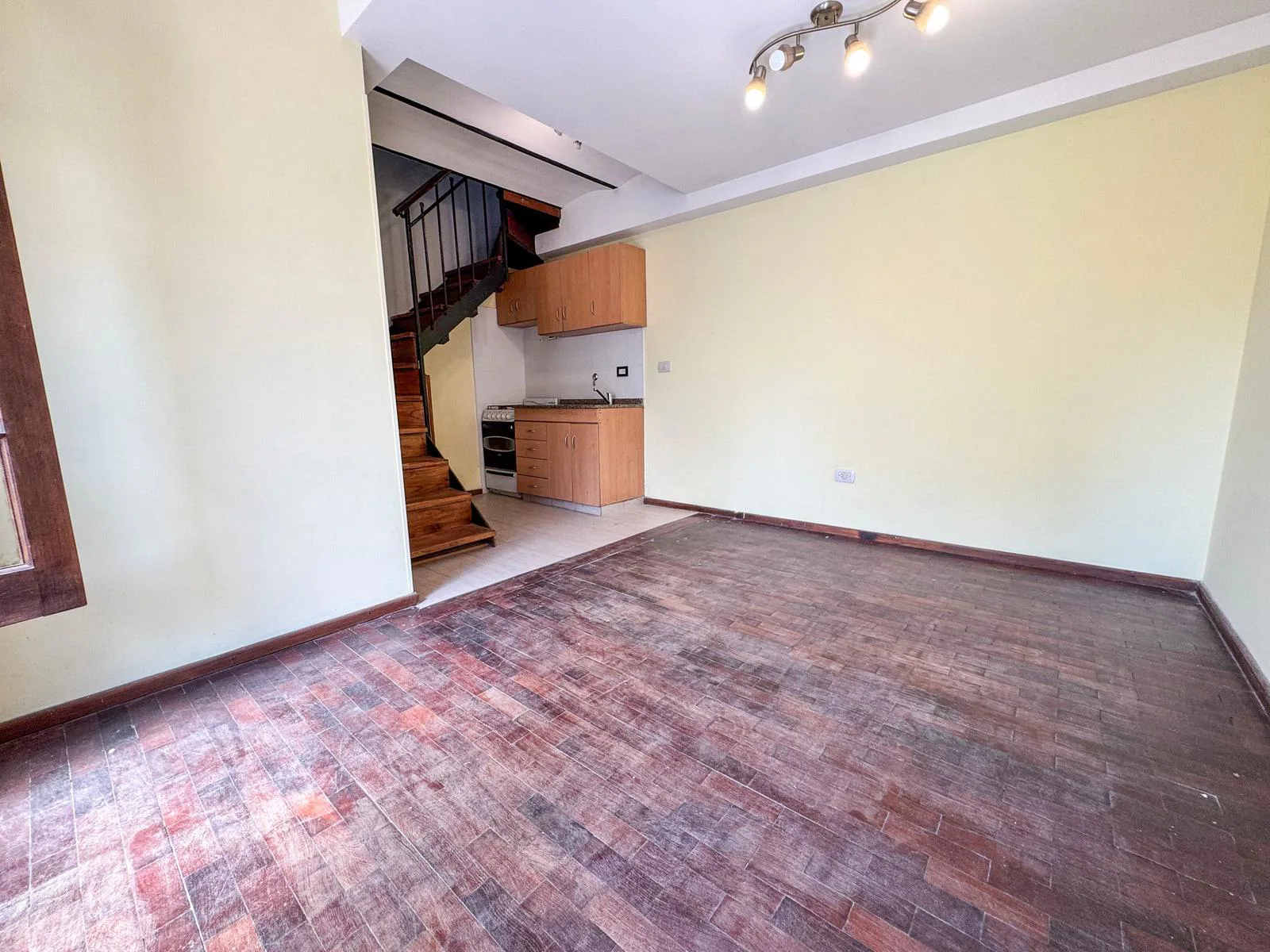 9 de Julio 2000 - Departamento dúplex de pasillo dos dormitorios en venta - Rosario, Centro foto 3