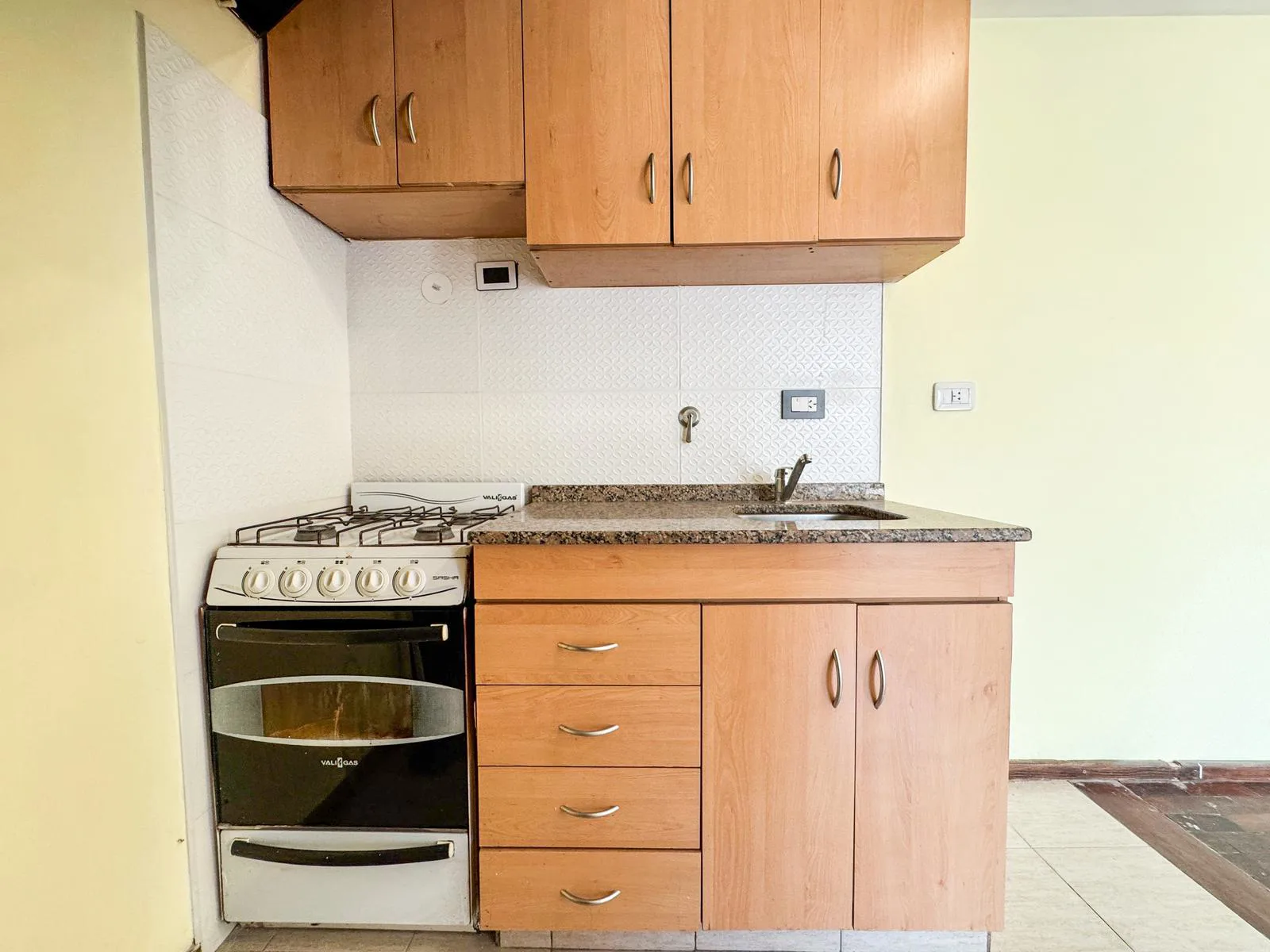 9 de Julio 2000 - Departamento dúplex de pasillo dos dormitorios en venta - Rosario, Centro foto 4