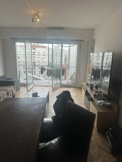 VENTA SAN CRISTOBAL AL FRENTE BALCON CORRIDO 2 DORMITORIOS CON BALCON COCINA COMEDOR LIVING LAVADERO BAÑO COMPLETO foto 4