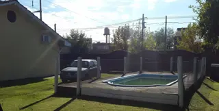 Hermosa casa construida sobre dos lotes. foto 3